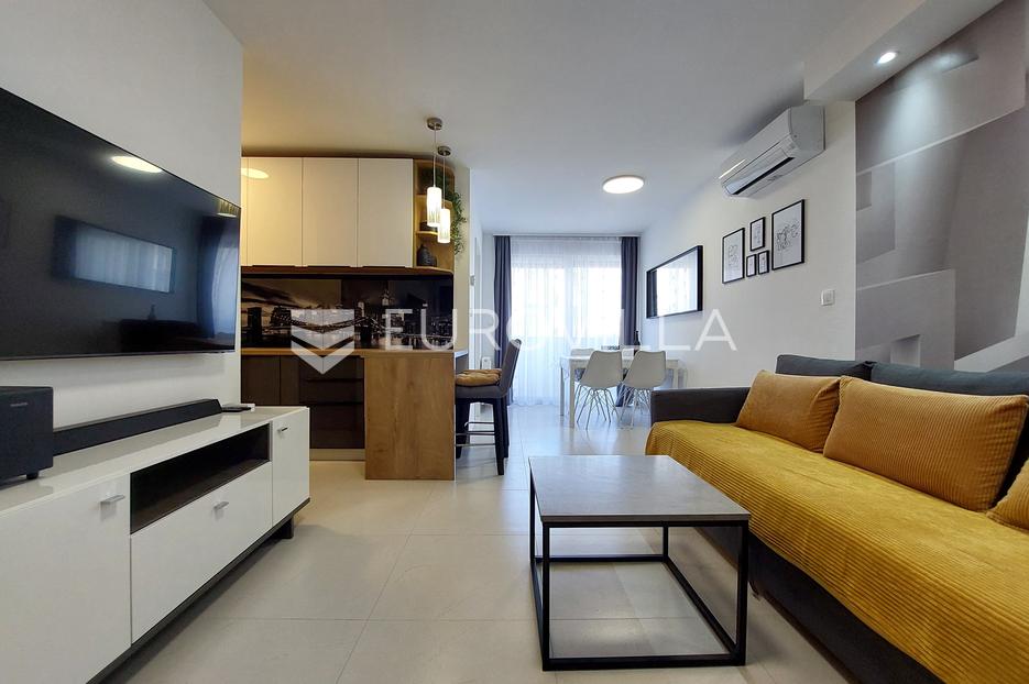 Pula, jednosoban stan, ostava, natkriveni parking - cover