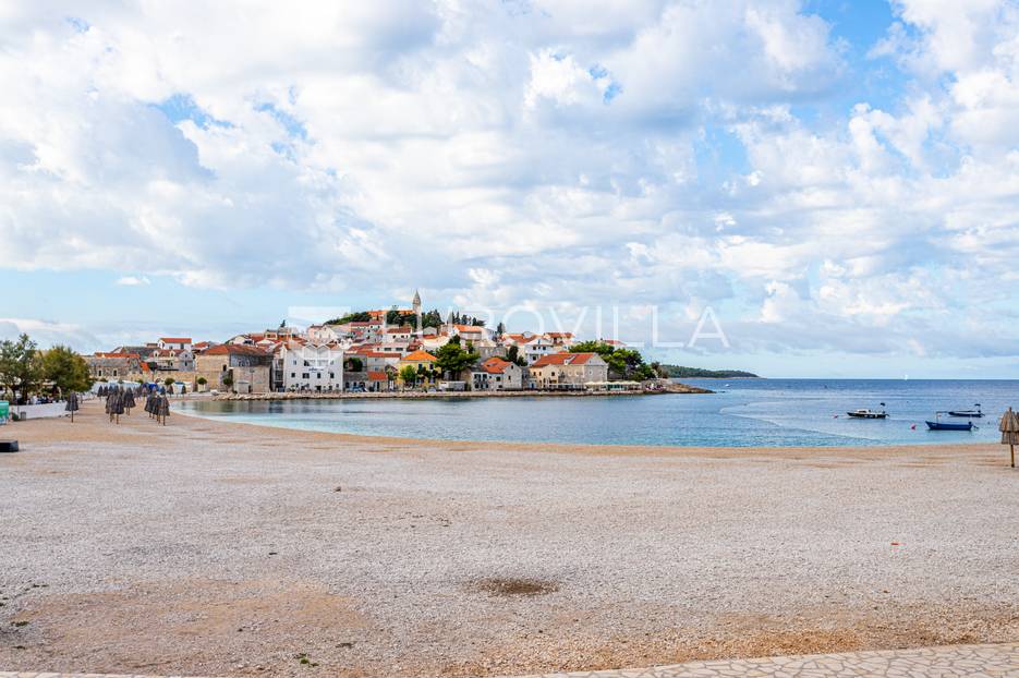 Primošten- okolica  zemljište 1180 m2 1.red uz more - cover