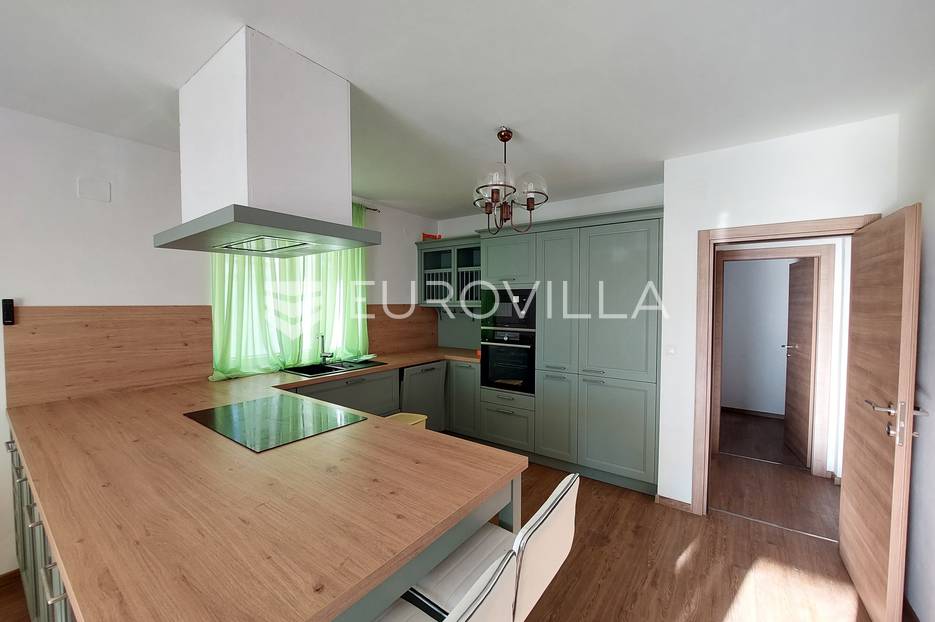 Medulin, Banjole, prostrani stan 500 m od mora - cover