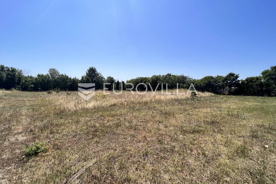 Istra, Radeki Polje - 794 m2 pravokutne građevinske parcele na mirnoj lokaciji - cover