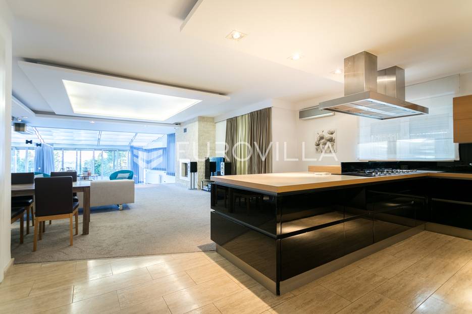 Gornje Prekrižje, luksuzna obiteljska vila za najam - cover