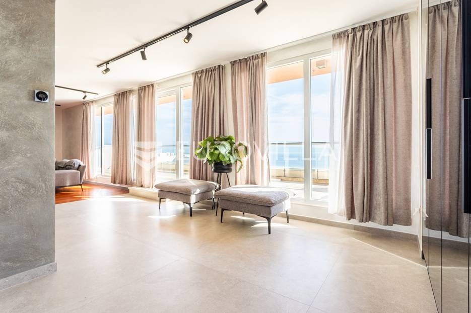 Split, Žnjan, luksuzan penthouse za najam NKP 170 m2 + 2VPM + GM - cover