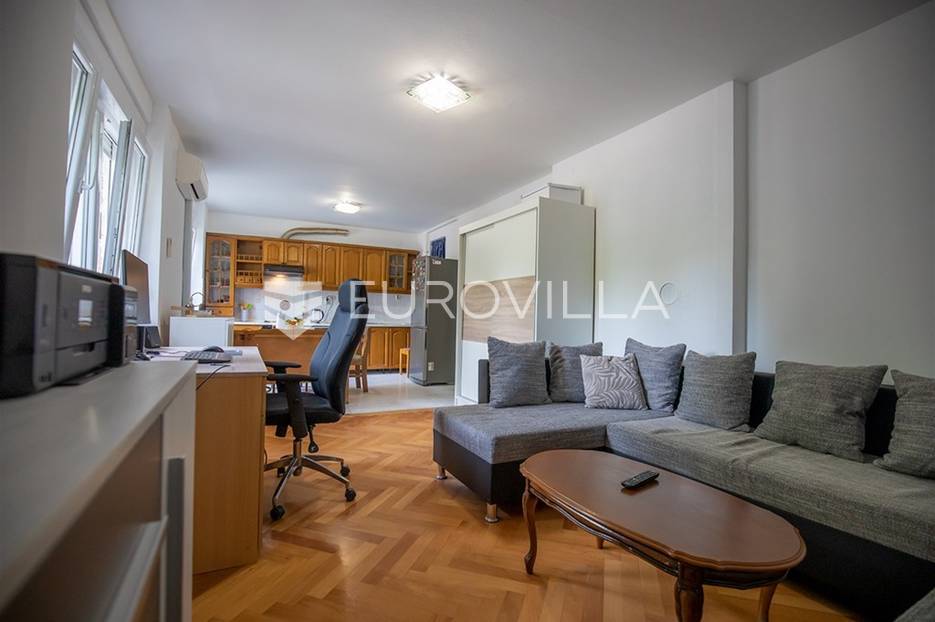 Pula, Monte Zaro, prekrasni dvosoban stan u centru grada, NKP 58 m2 - cover