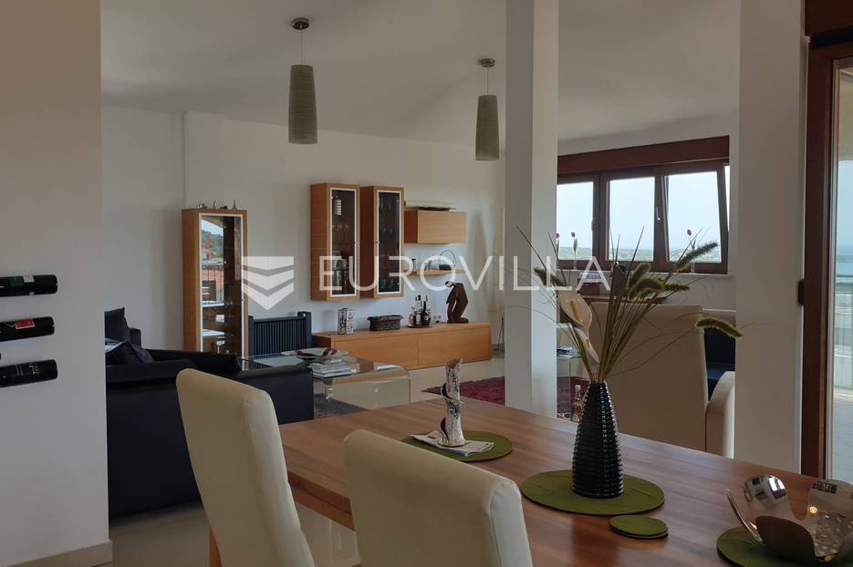 Ližnjan, trosoban stan sa krovnom terasom, 700 m od plaže, NKP 100 m2 - cover