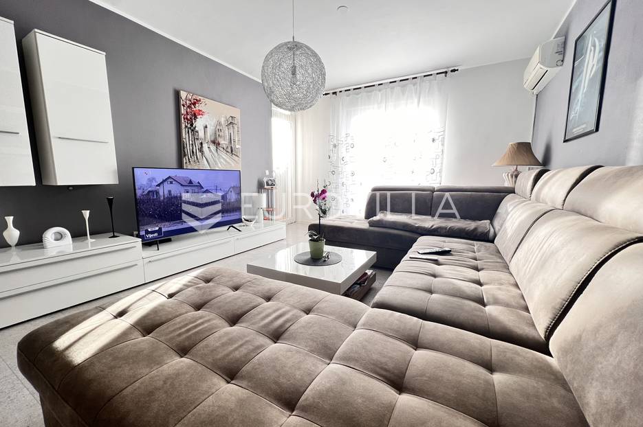 Pula, Šijana - četverosobni adaptirani obiteljski stan, NKP 77.29 m2 - cover