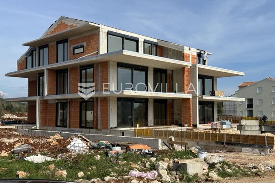 Rovinj, moderan luxuzni stan S1, prizemlje, 179 m2, vrt, dva garažna mjesta, 200 metara od plaže - cover