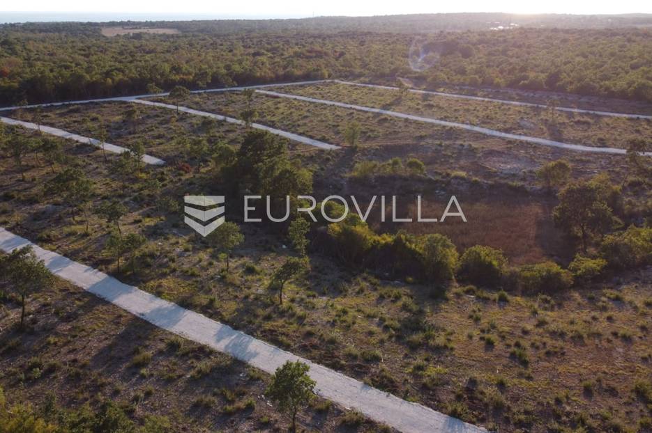 Vodnjan, Mandriol - poljoprivredna parcela s putem 398 m2, 900 m od mora - cover