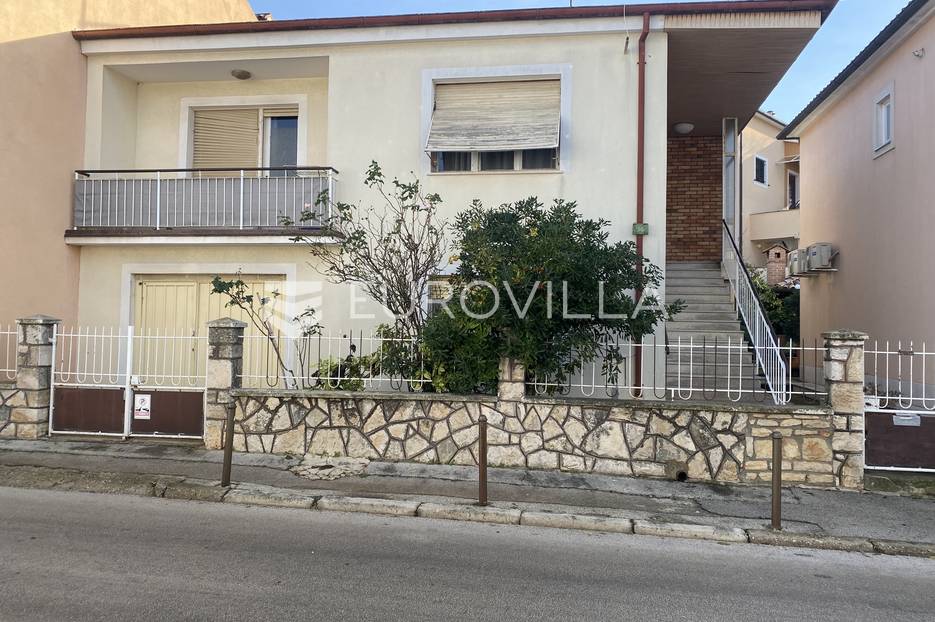 Istra, Pula - dvojna kuća NKP 150 m2 u neposrednom centru grada - cover