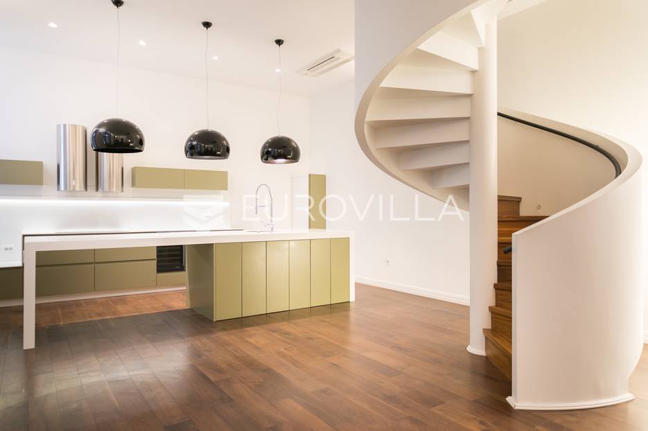 Zagreb, Tomislavov trg, luksuzno uređen peterosoban stan NKP 181m2 - cover