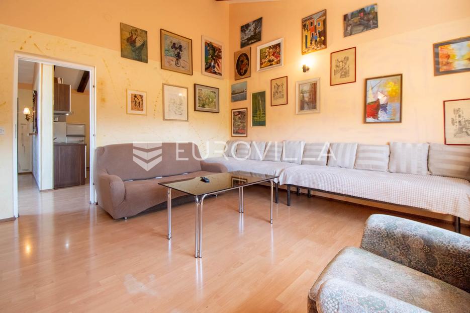 Pula, Valkane stan od 130m2 + 100m2 zelene okućnice, parkirno mjesto - cover