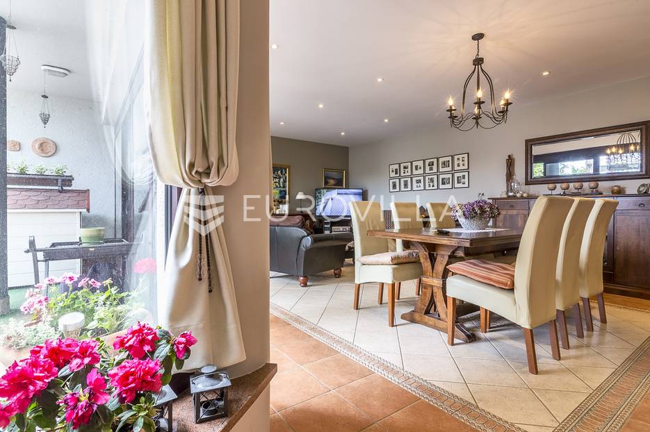 Hercegovačka ulica, obiteljska kuća sa prekrasnim pogledom - cover