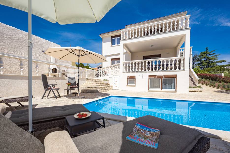 Medulin, samostojeća kuća 250m2 na uređenoj okućnici s pogledom - cover