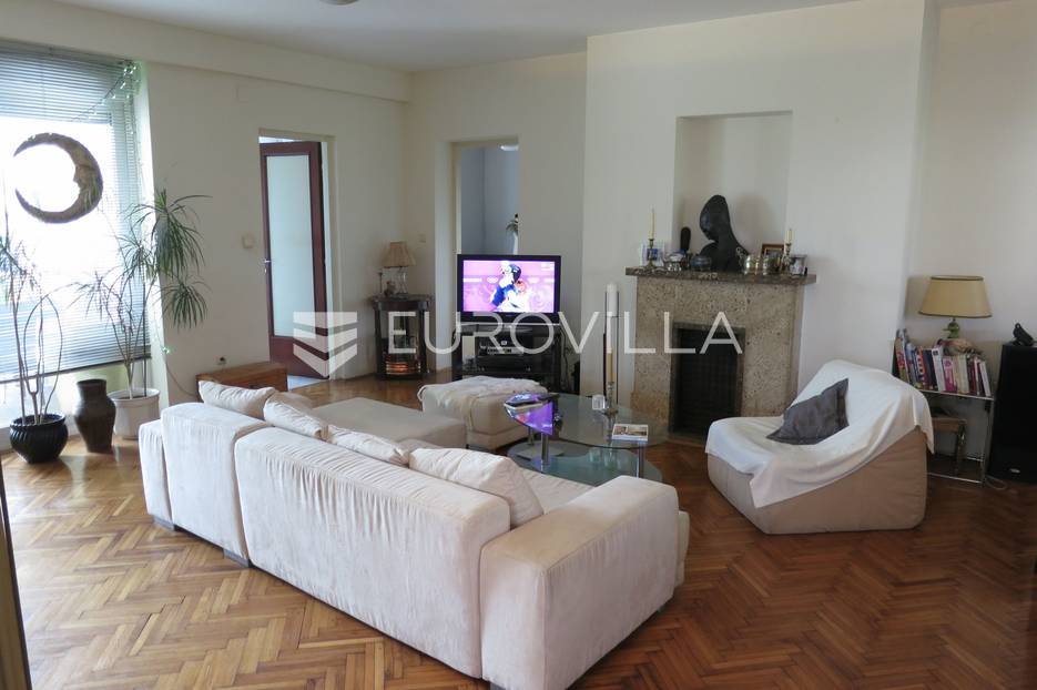 Rezidencijalna vila na Srebrnjaku - cover