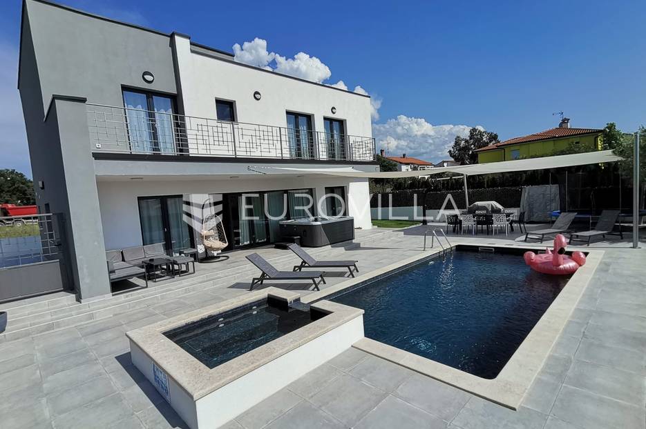 Istra, Poreč, vila s bazenom i vrtom - cover