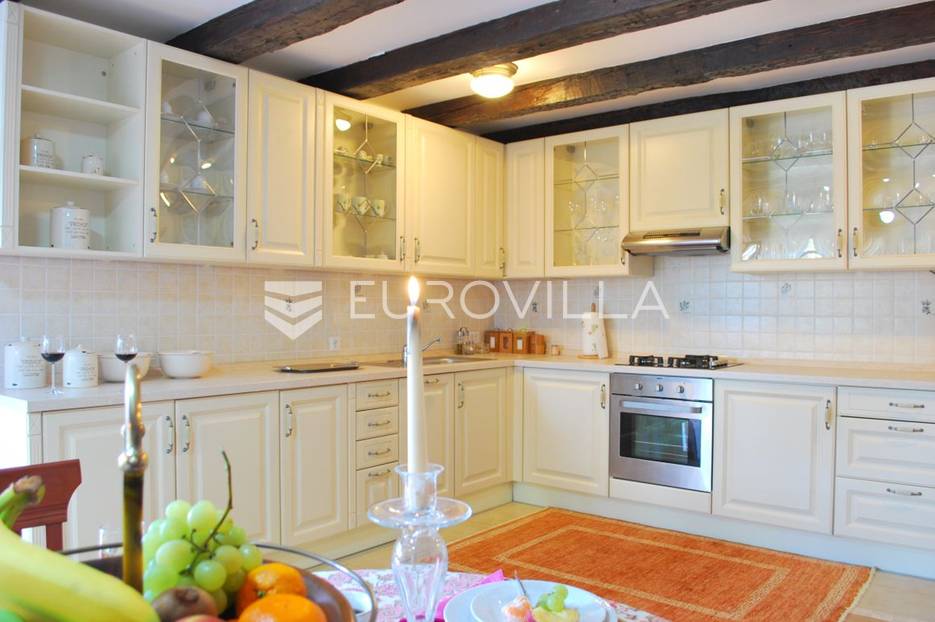 Opatija prekrasna aristokratska vila - cover