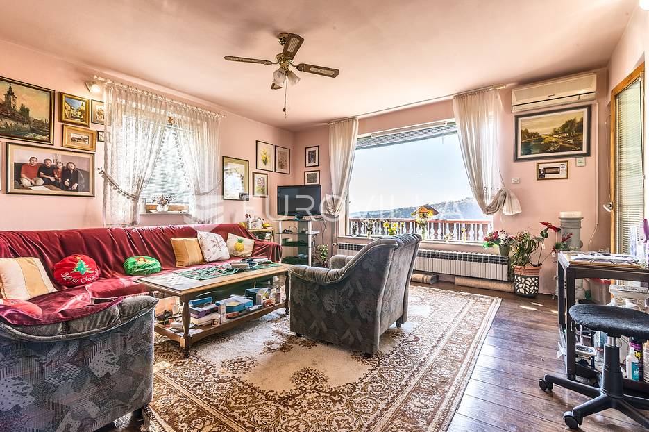 Samobor, Strozzijeva, kuća sa prekrasnim pogledom na Samobor i Sljeme, NKP 369 m2 - cover