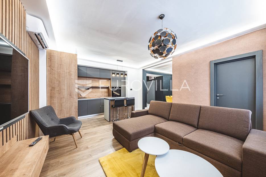 Zagreb, Centar,  novouređen i potpuno namješten trosoban stan NKP 87 m2, PRVI NAJAM! - cover