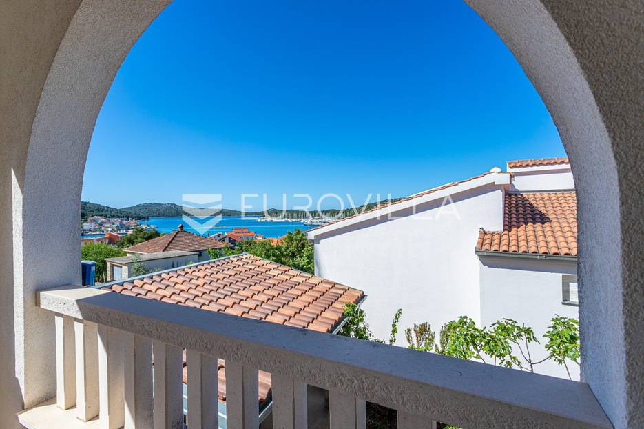 Rogoznica, apartmanska kuća s pogledom na more - cover