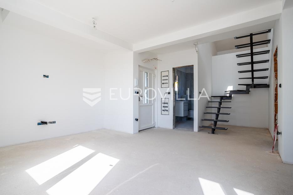 Kaštel Štafilić, stan, odlična prilika za življenje ili investiciju - cover