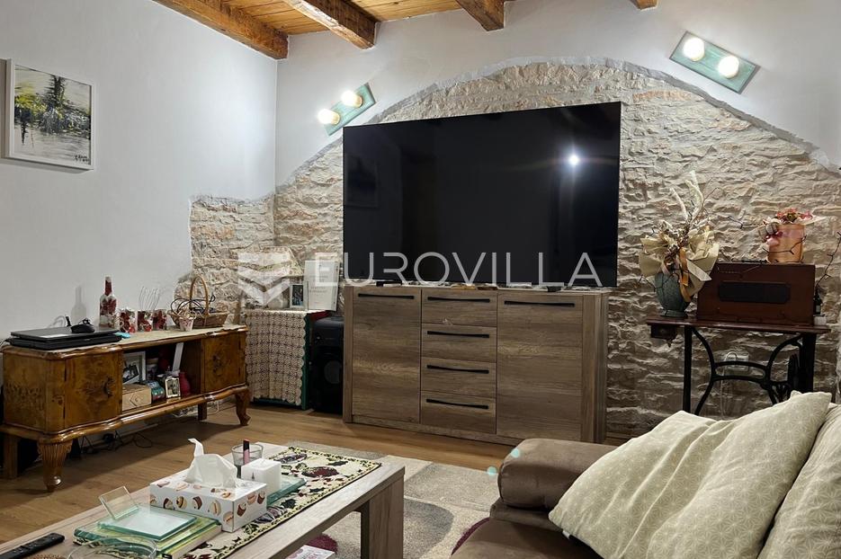 Istra, Juršići predivna kamena kuća s prostranim dvorištem - cover