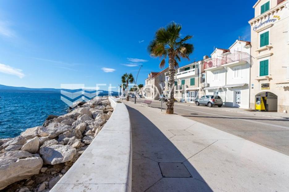 Bol na Braču, građevinsko zemljište na odličnoj lokaciji (692 m2) - cover