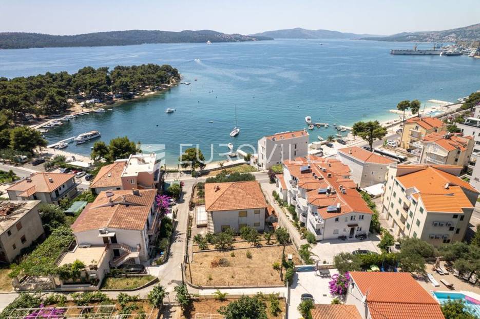 Trogir, Čiovo, građevinsko zemljište na elitnoj lokaciji ,prvi red do mora - cover