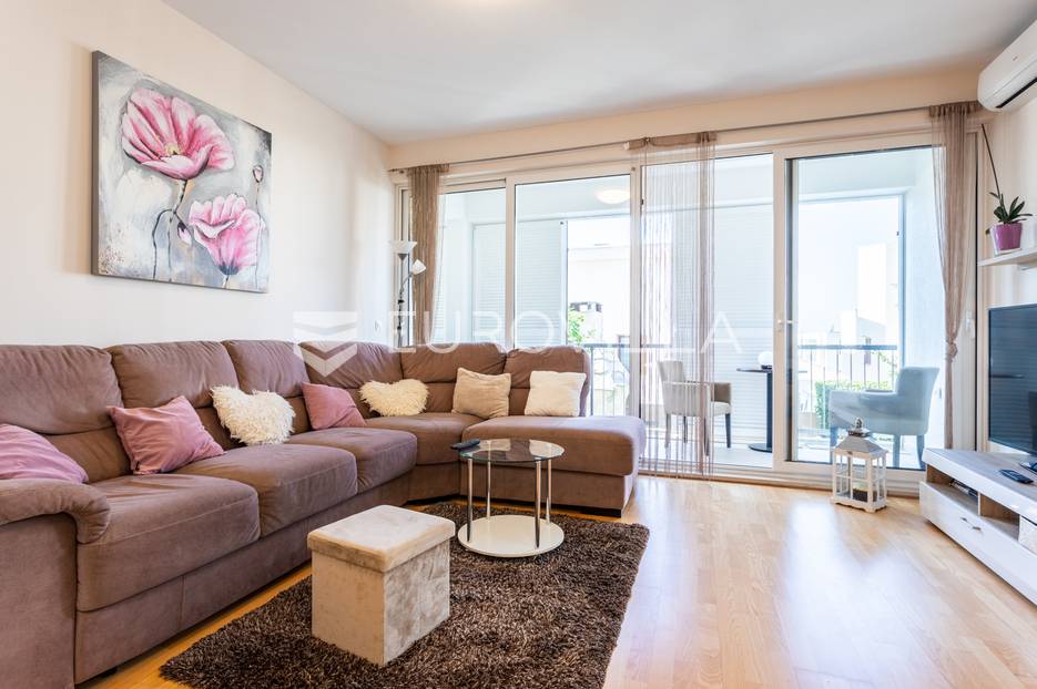 Zadar, Diklovac, trosoban stan s vrtom i pogledom na more - cover