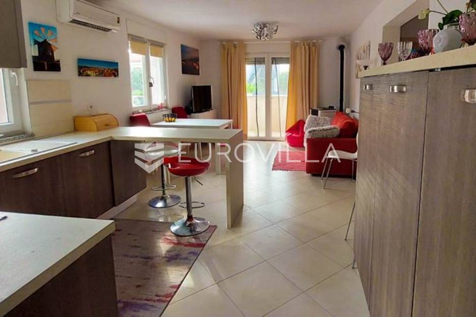 Istra, Medulin, četverosoban stan s vrtom i parkingom, NKP 75 m2 - cover