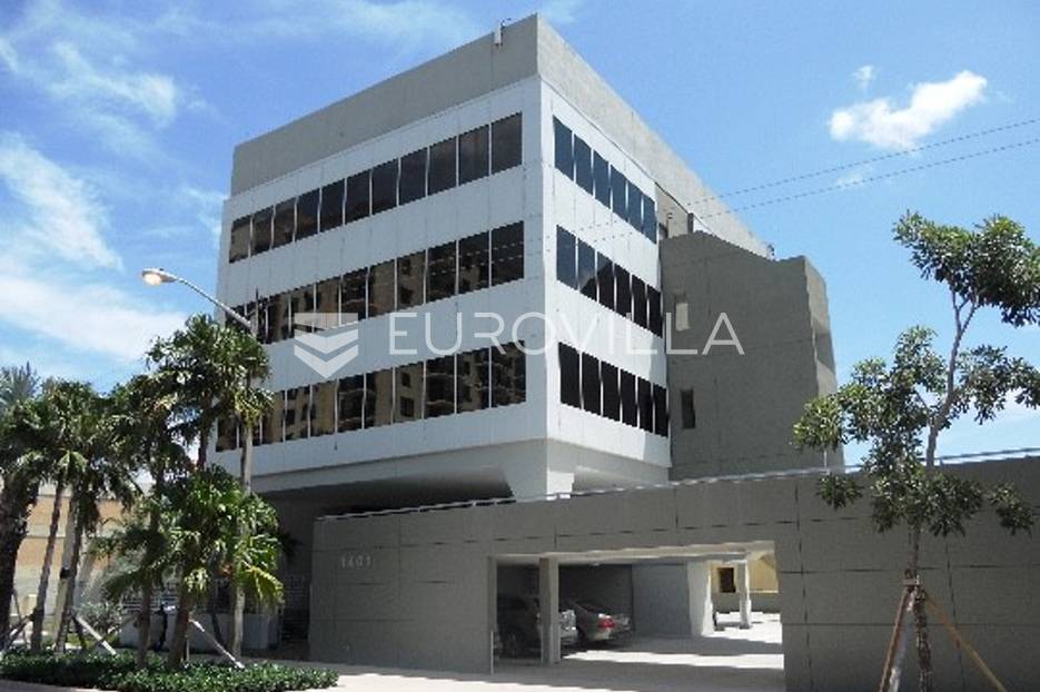 Centar, ulični poslovni prostor 160m2 u tramvaj zoni - cover