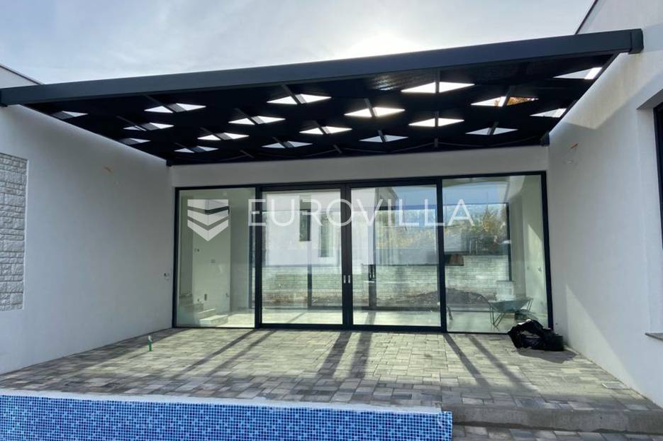 Rovinjsko Selo, novosagrađena prizemnica, bazen, sauna - cover