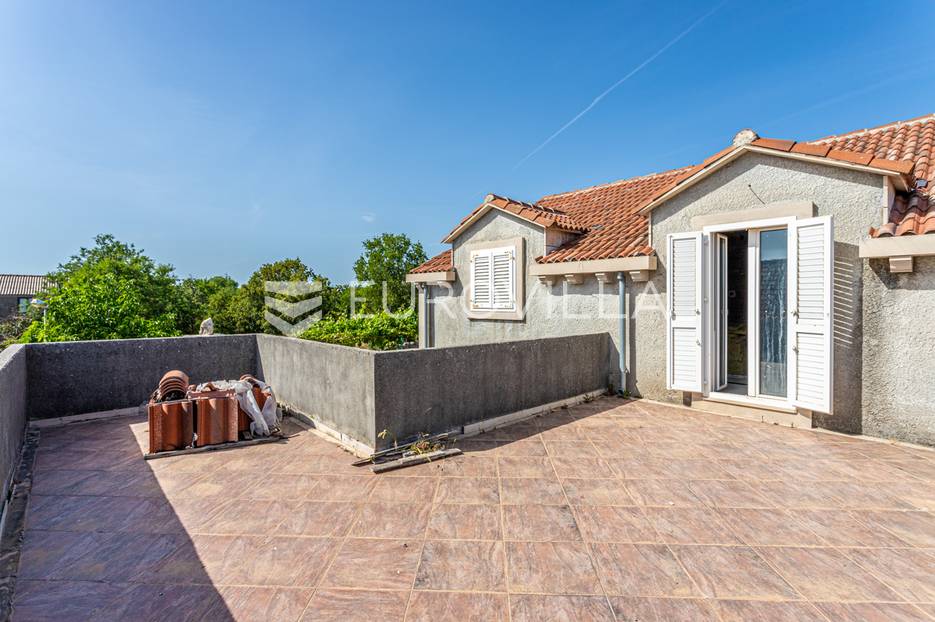 Brač, Gornji Humac kuća u izgradnji - cover