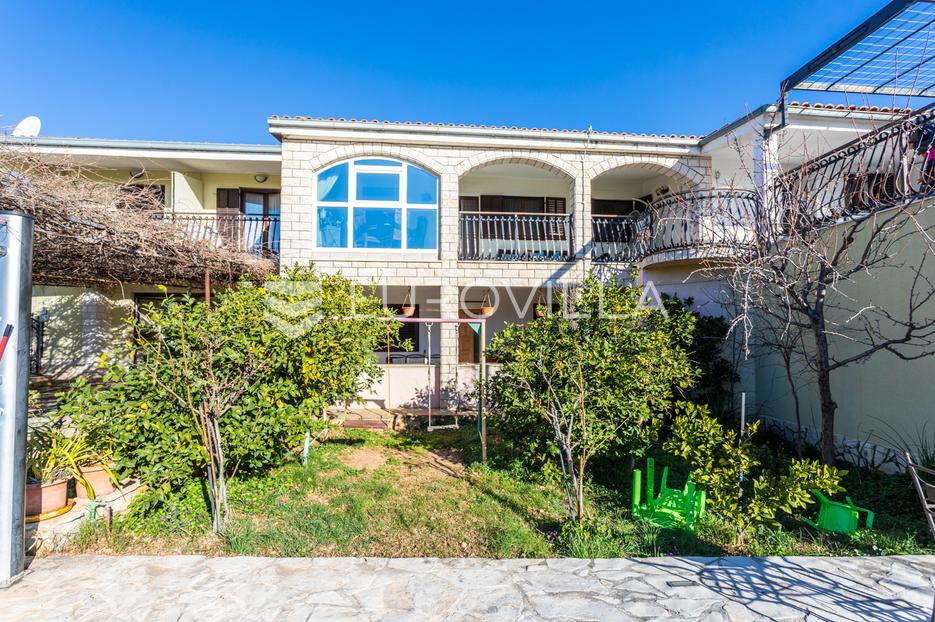 Trogir, Plano, velika samostojeća kuća na mirnoj lokaciji - cover