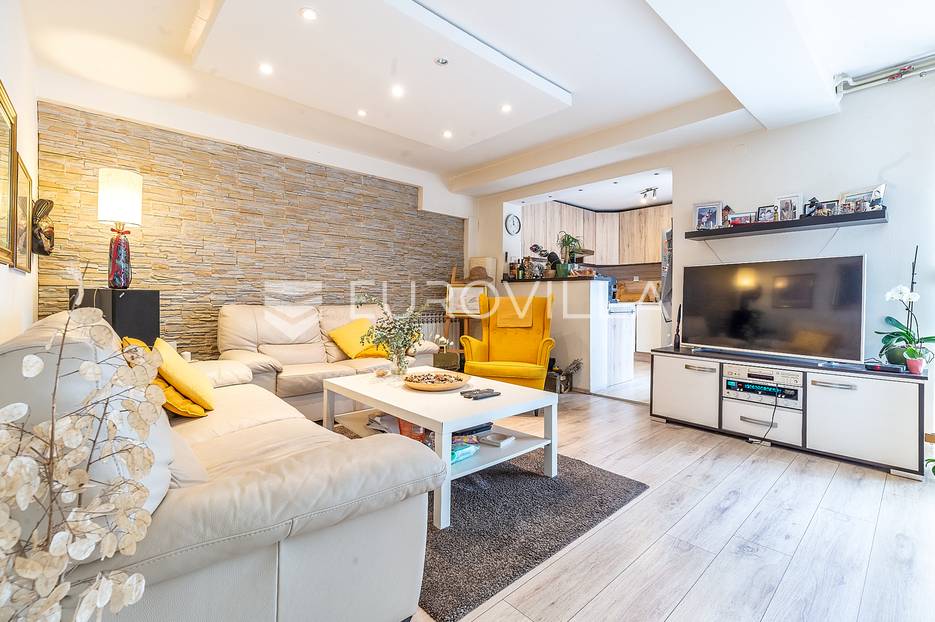 Zagreb, Kustošija funkcionalan stan u obiteljskoj kući 78 m2 - cover