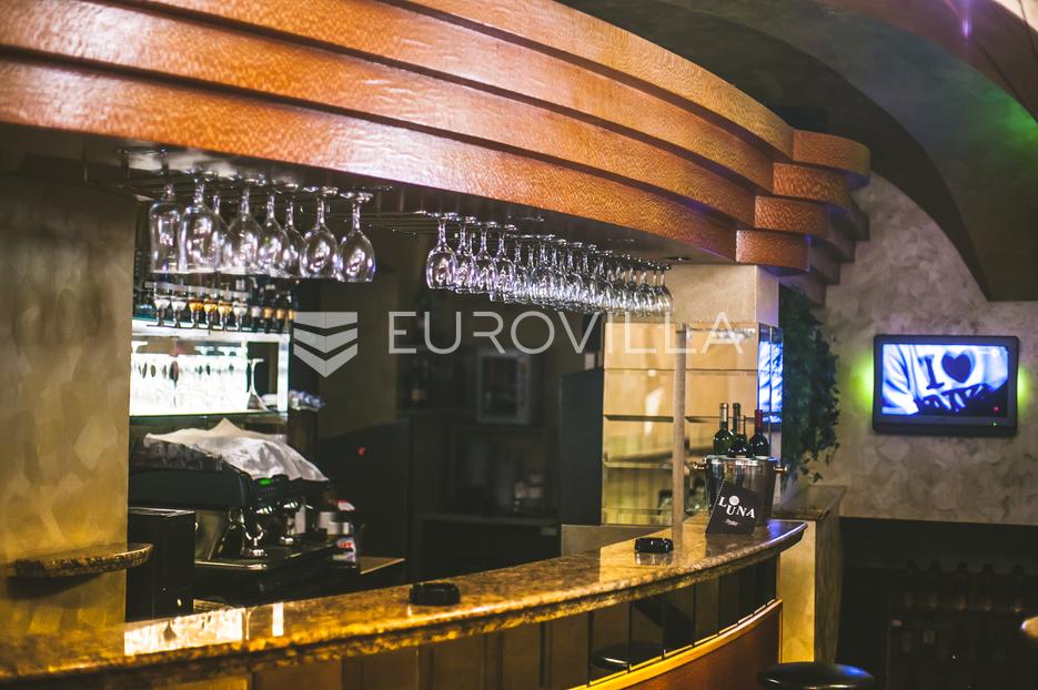 Osijek, Tvrđa, Najam, Poslovni prostor 100 m2, ugostiteljski objekt spreman za rad - cover