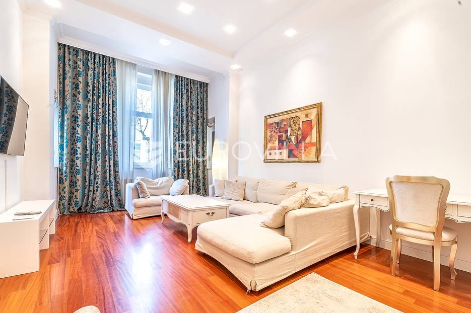 Zagreb, Gajeva ulica, prekrasan četverosoban stan 1. kat + garaža - cover