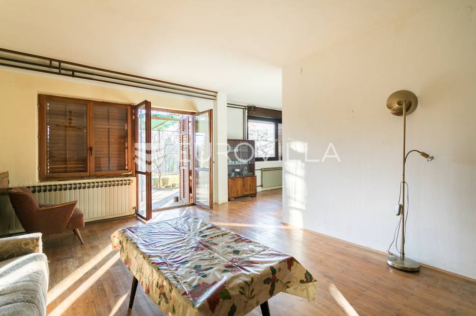 Zagreb, Maksimir, peterosoban dvoetažni stan za renovaciju - cover