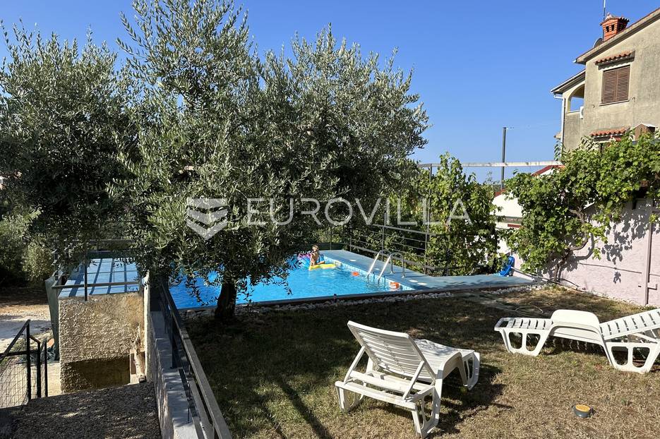 Pula, Vinkuran,  prekrasan četverosoban stan  NKP 100 m2 u blizini mora s bazenom - cover