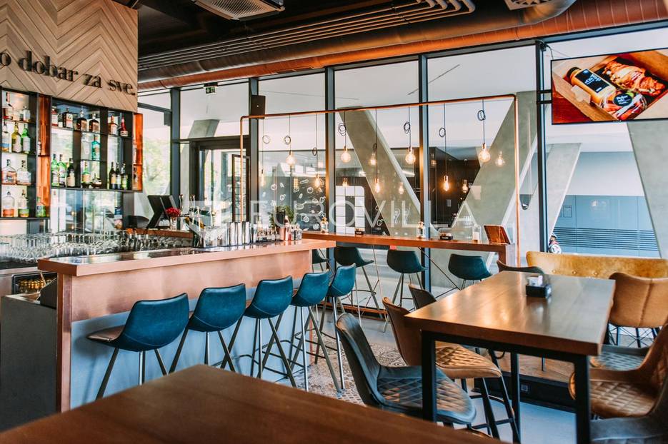 Zagreb, Cvjetno naselje, poslovni prostor NKP 191,12 m2, 3 parkirna mjesta - cover