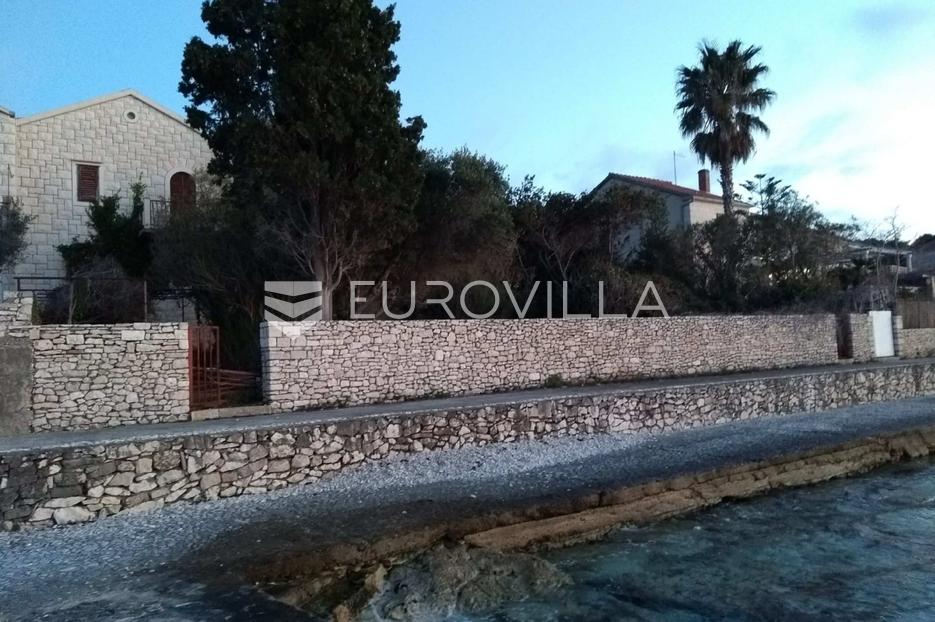 Otok Brač, Sutivan - kamena kuća na plaži - cover