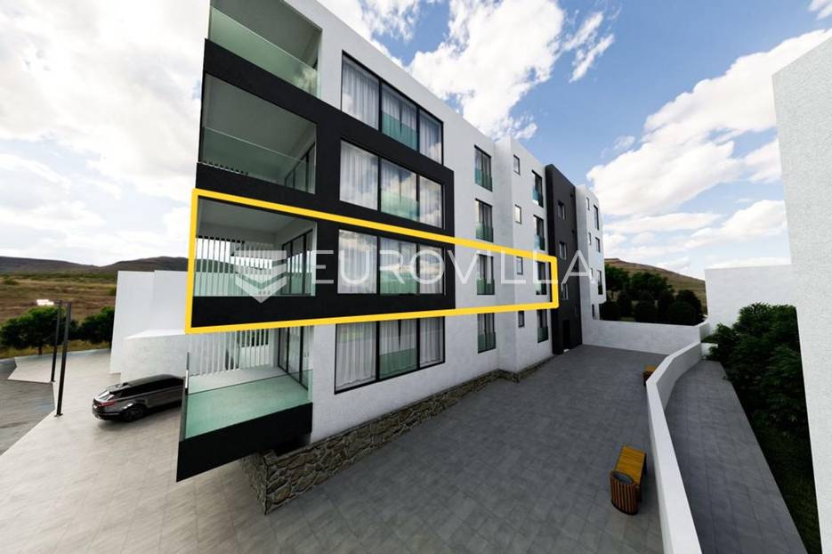 Opatija, trosobni stan na prvome katu, NKP 84 m2, garaža - cover