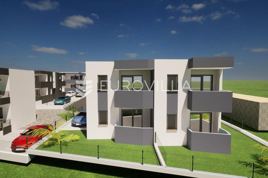 Kaštel Štafilić, trosoban stan u prizemlju na dvije etaže, novogradnje - cover