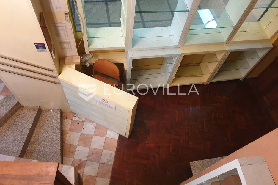 Strogi centar, ulični poslovni prostor 27 m2 - cover