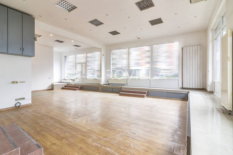 Dubrava, ulični poslovni prostor 114 m2 + dvije garaže 35 m2 - cover