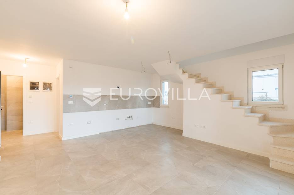 Istra, Volme, dvoetažni stan 106 m2 samo 300 m od mora - cover