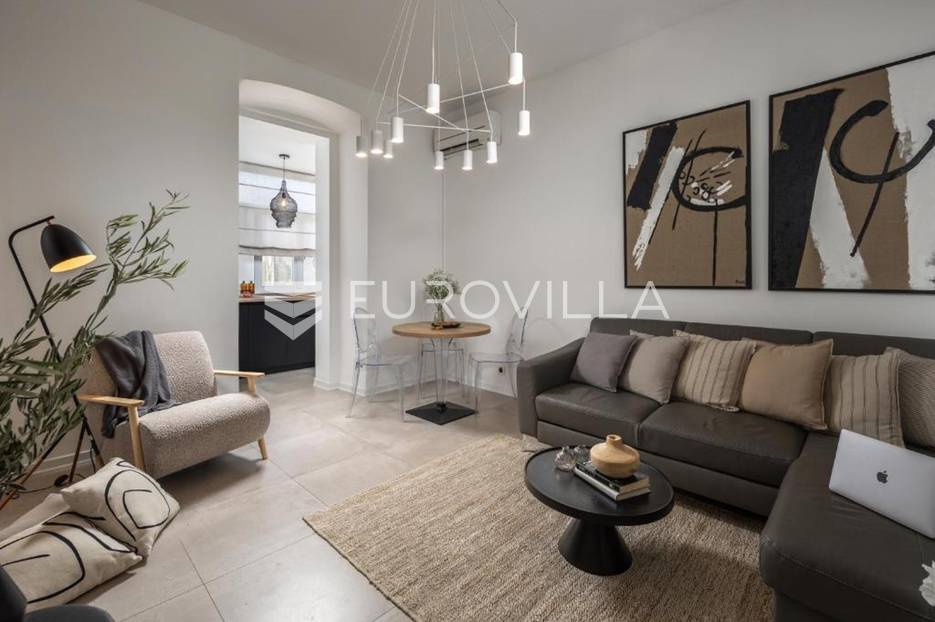 Istra, Pula, moderan dizajnerski stan,50 m2, u strogom centru grada - cover