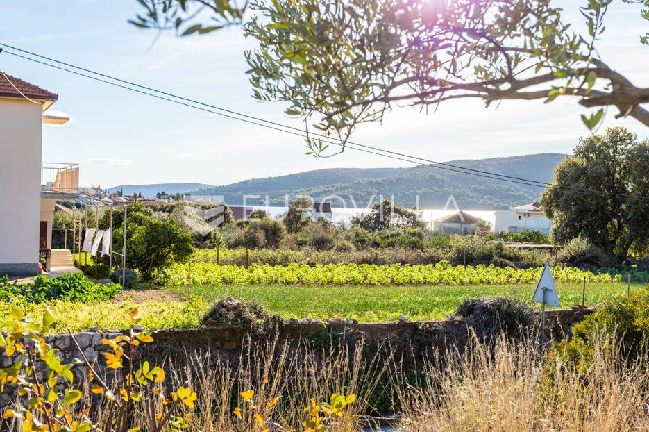 Seget Donji, građevinsko zemljište površine 1592 m2 - cover