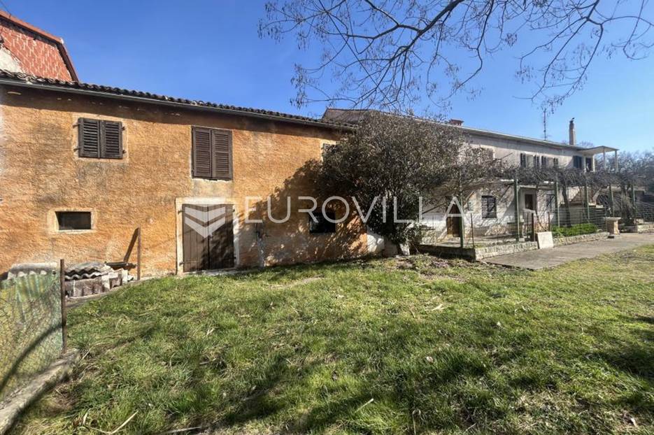 Kaštel, Plovanija  velika stara samostojeća kuća - stancija - cover