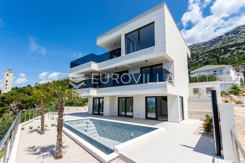 Brela, impozantna vila s panoramskim pogledom - cover