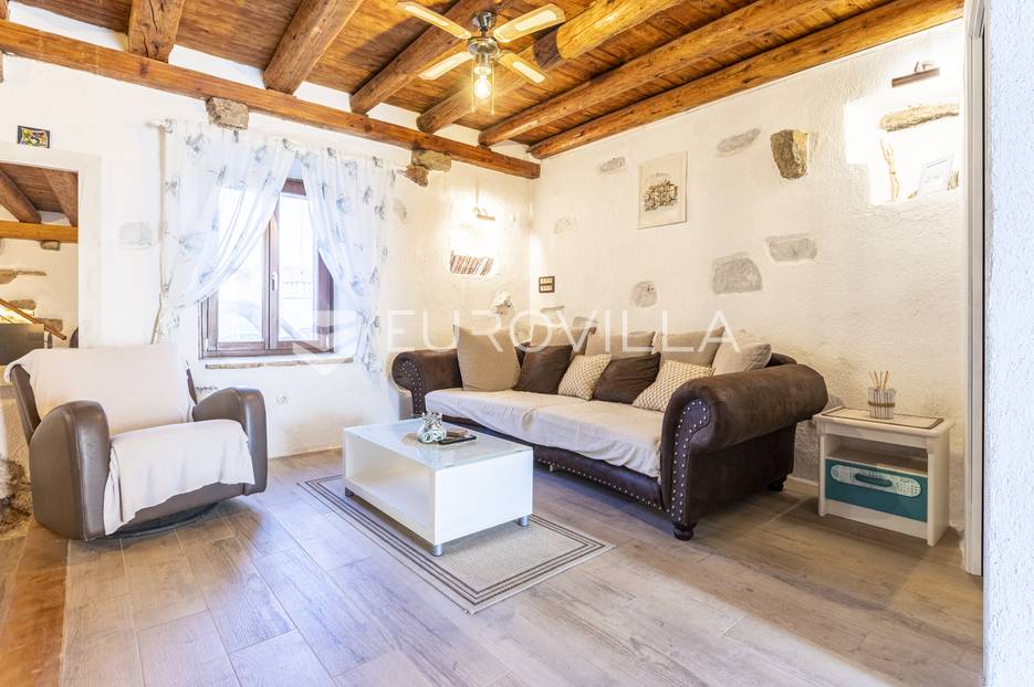 Hvar, Vrbanj, predivna kamena kuća - cover