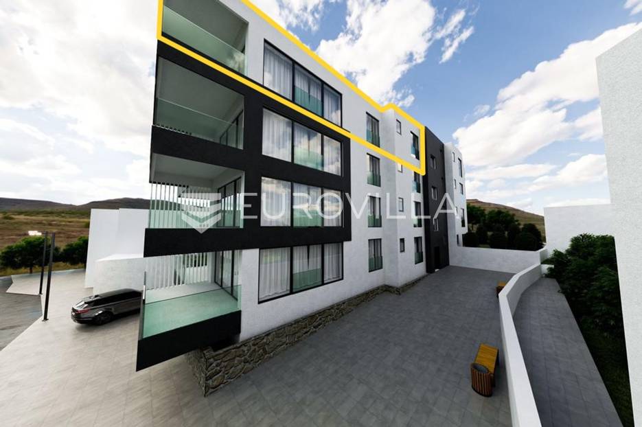 Opatija, trosobni stan na trećem katu, NKP 94 m2, garaža - cover